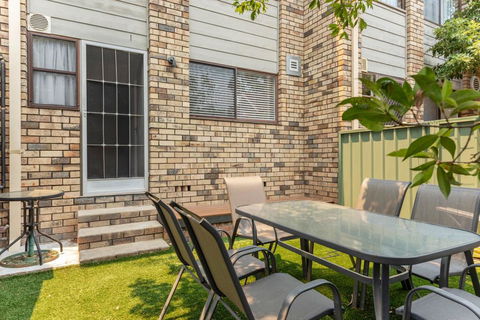 Ocean St Holiday Apartment - Sunshine Coast Tourism 2