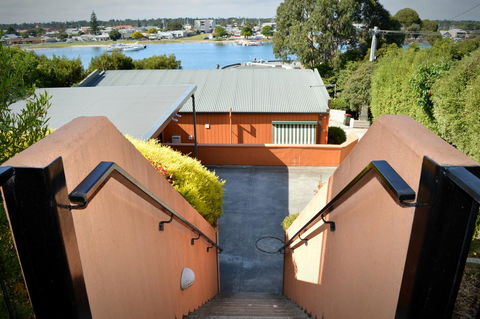 Ocean View Apt 1 - Sunshine Coast Tourism 1