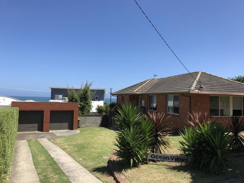 OCEAN VIEWS - Sunshine Coast Tourism 0