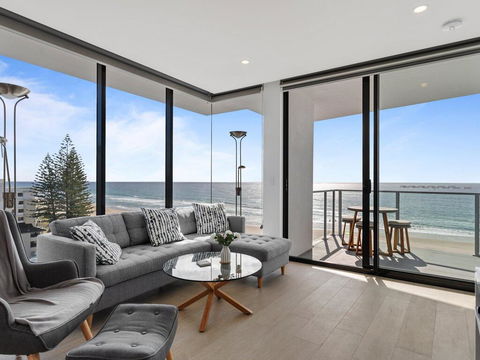 Ocean Views Apartment With Rooftop Pool - Holiday Sunshine Coast 3