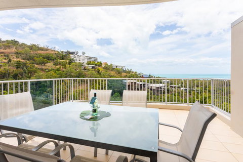 Ocean Views Luxury 17 - Holiday Sunshine Coast 2