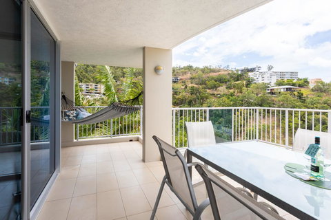 Ocean Views Luxury 17 - Holiday Sunshine Coast 3