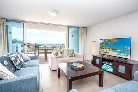 Ocean Views Luxury 17 - Holiday Sunshine Coast 0