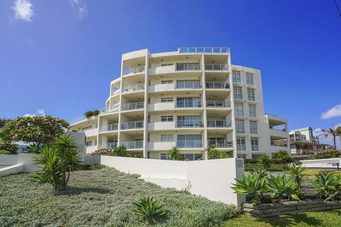 Ocean Views Unit 15 - The Entrance, NSW - Sunshine Coast Tourism 1