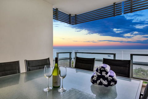 Oceana Darwin Central Oceanfront 3 Bedroom 2 Lounge Room Pool Gym Tennis Court Sleeps 9 - Holiday Sunshine Coast 0