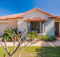 Oceania Cottage - LJHooker Yamba - Holiday Sunshine Coast
