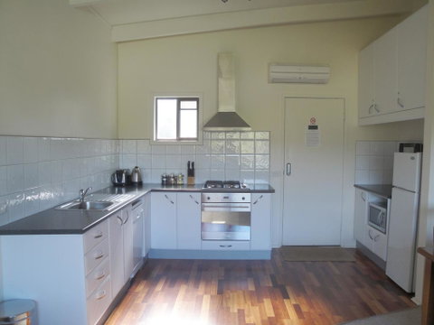 Off Mountain Accommodation - Sunshine Coast Tourism 1