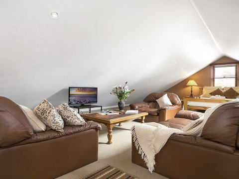 Old Mansfield Loft - Gardens, Gazebo And Getaways - Sunshine Coast Tourism 2