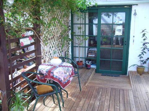 Old Miners' Cottages Bed And Breakfast - Holiday Sunshine Coast 1