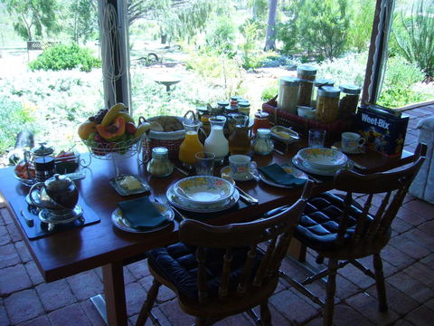 Old Miners' Cottages Bed And Breakfast - Holiday Sunshine Coast 3