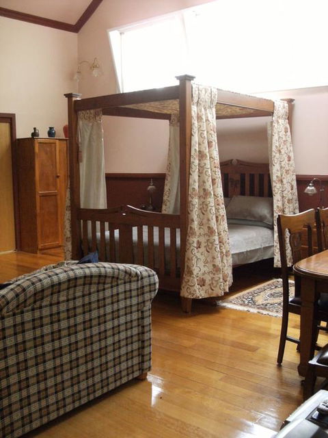 Old School B & B - Sunshine Coast Tourism 3