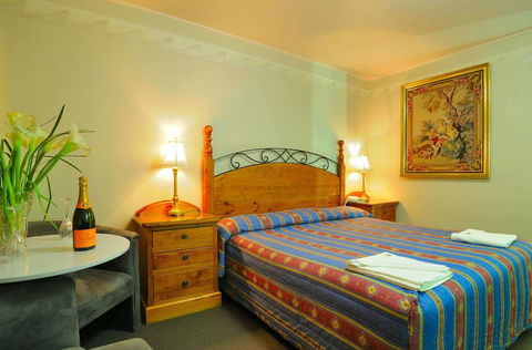 Olympia Motel - Sunshine Coast Tourism 1