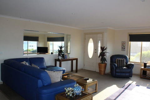 On Casey's - Sunshine Coast Tourism 0