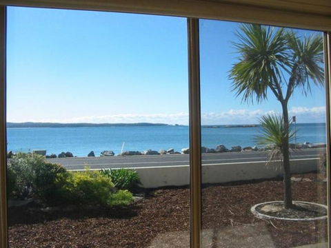 On Casey's - Sunshine Coast Tourism 3