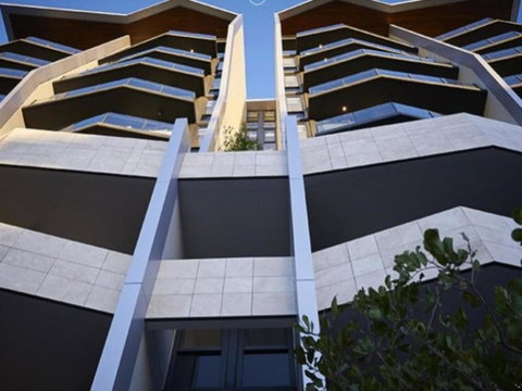 ONE OAK (693I) - Sunshine Coast Tourism 0