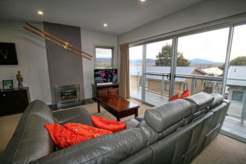 Opus 1/10 Poly Cow Lane - Sunshine Coast Tourism 0