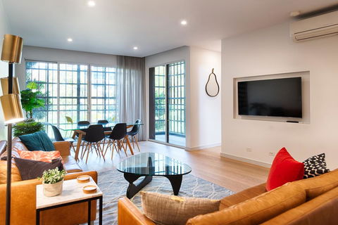 Orange Stay Townhouses - Holiday Sunshine Coast 2