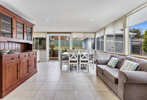 Oscars Pet Friendly Beach House, 14 Tomaree Road - Sunshine Coast Tourism 2