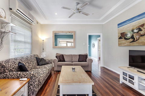 Oscars Pet Friendly Beach House, 14 Tomaree Road - Sunshine Coast Tourism 1