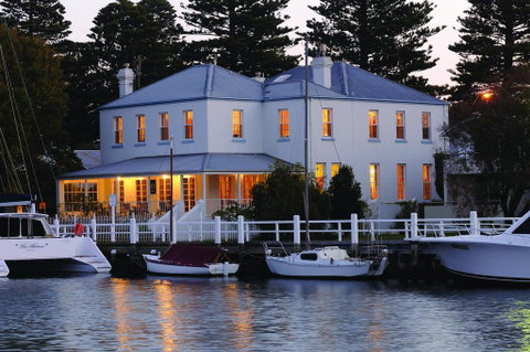 Oscars Waterfront Boutique Hotel - Sunshine Coast Tourism 3