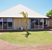 Osprey Holiday Village Unit 109 - Pleasant 3 Bedroom Holiday Villa with a Pool in the Complex - Sunshine Coast Tourism