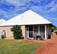 Osprey Holiday Village Unit 222-1 Bedroom - Great 1 Bedroom Studio Apartment with a Pool in the Complex - Sunshine Coast Tourism