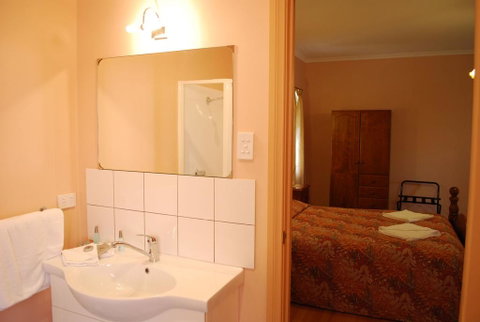 Osteria Sanso B&B - Sunshine Coast Tourism 3
