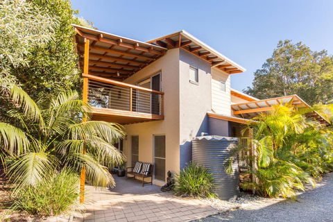 OUTRIGGER - Sunshine Coast Tourism 0