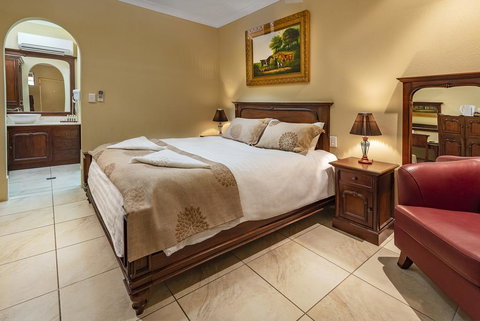 Overlander Homestead Motel - Holiday Sunshine Coast 1