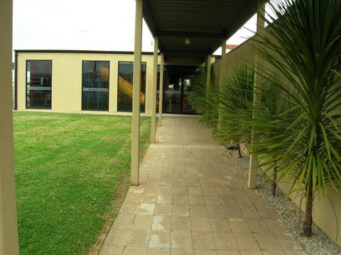 Overlander Hotel Motel - Holiday Sunshine Coast 2