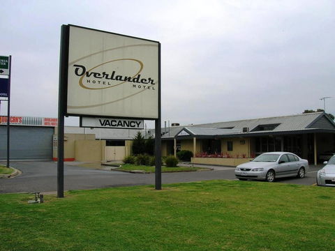 Overlander Hotel Motel - Holiday Sunshine Coast 1