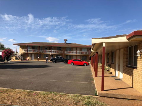 OVERLANDER MOTOR LODGE - Sunshine Coast Tourism 0