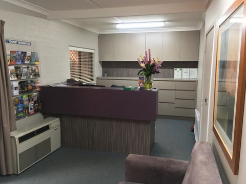 Oxley Court Serviced Apartments - Sunshine Coast Tourism 1