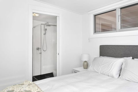 Pa's Beach House - Apartment 1 - Sunshine Coast Tourism 2