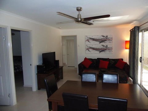 Palmgrove 2 - Rainbow Beach, Pet Friendly, Fully Fenced, Air Conditioned, Five Minutes To Beach - Sunshine Coast Tourism 0