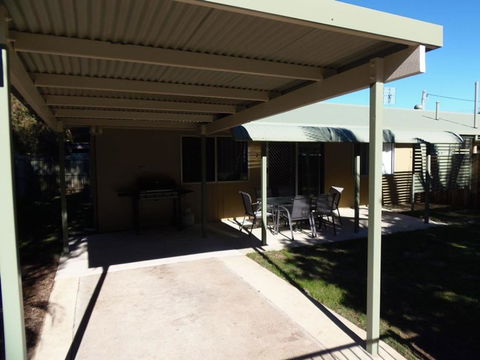 Palmgrove 2 - Rainbow Beach, Pet Friendly, Fully Fenced, Air Conditioned, Five Minutes To Beach - Sunshine Coast Tourism 3