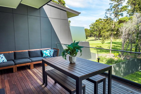 Pandanas Apartments 17B - Mollymook Beach - Holiday Sunshine Coast 1