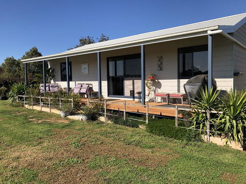 PANORAMA @ Lismar Lodge - Sunshine Coast Tourism 0
