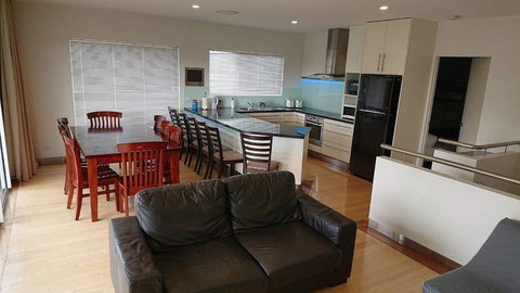 Paradise Escapes - Sunshine Coast Tourism 2