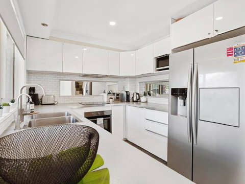 Paradise Holiday @ Fingal Bay - Sunshine Coast Tourism 3
