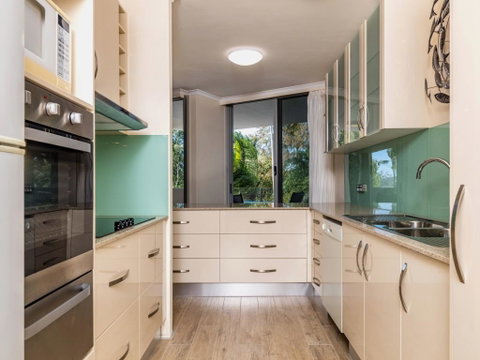 Paringa 8 - Palm Cove - Sunshine Coast Tourism 1