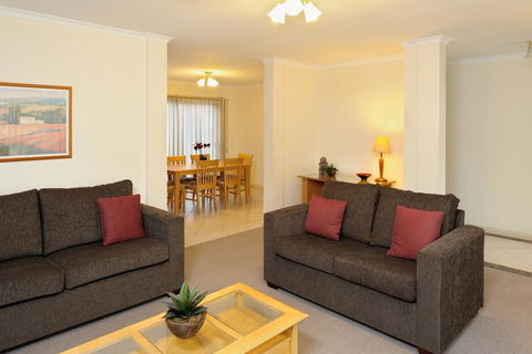 Park Avenue - Forest Hill - Sunshine Coast Tourism 0