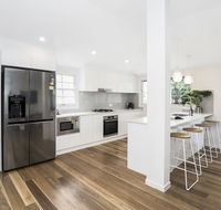 Park Avenue Terrace House Sleeps 9 - Holiday Sunshine Coast