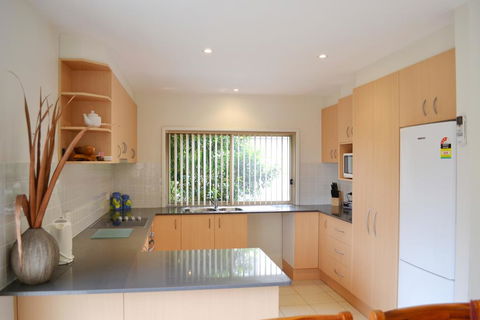 Parker By The Sea - Sunshine Coast Tourism 1