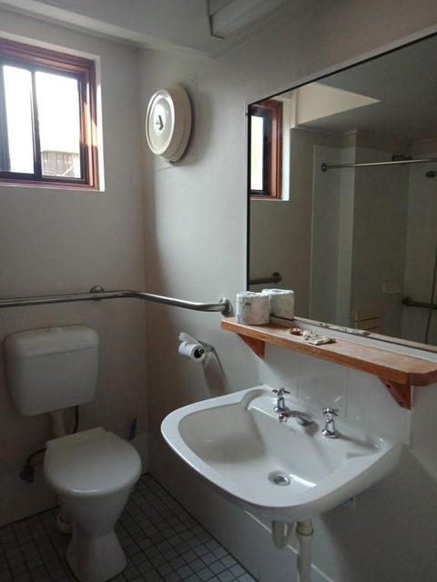Parkway Motel - Sunshine Coast Tourism 3
