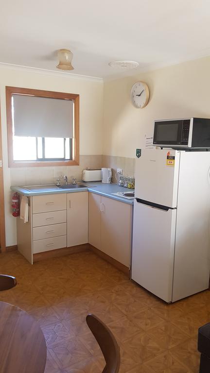 Parndana Hotel Cabins - Sunshine Coast Tourism 3