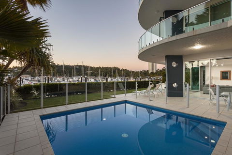 Pavillions 12 - Waterfront Spacious 4 Bedroom With Own Inground Pool And Golf Buggy - Holiday Sunshine Coast 0