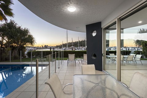 Pavillions 12 - Waterfront Spacious 4 Bedroom With Own Inground Pool And Golf Buggy - Holiday Sunshine Coast 1