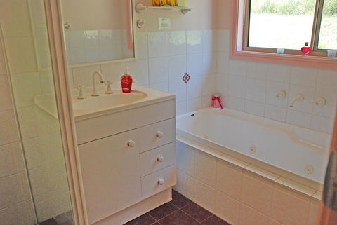 Peacehaven Country Cottages & Farmstay - Sunshine Coast Tourism 1