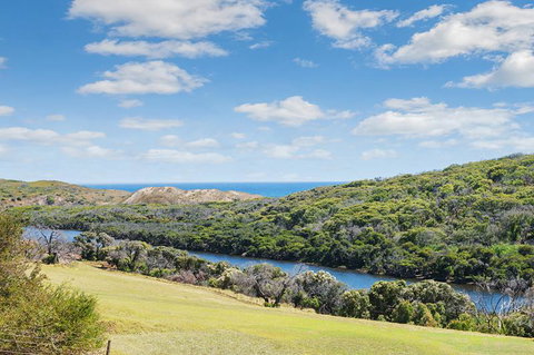Pearl River Houses - Sunshine Coast Tourism 1